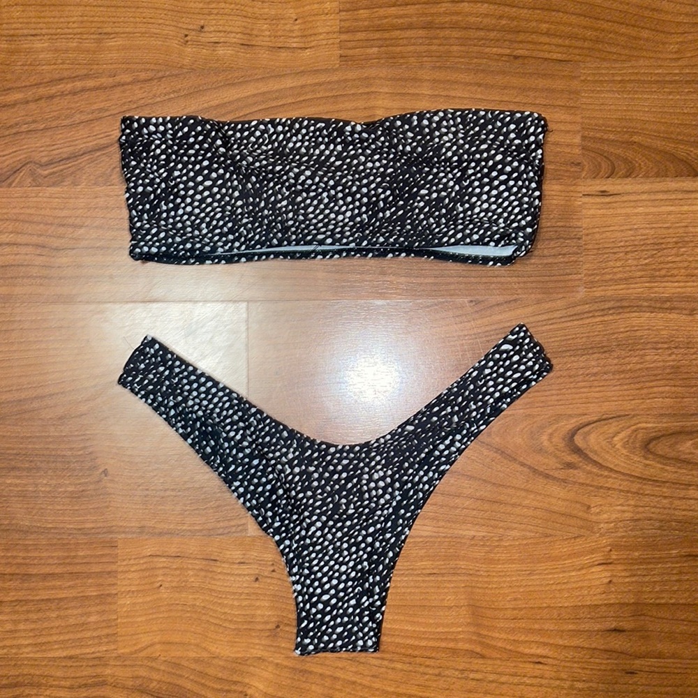 Black and white bikini set